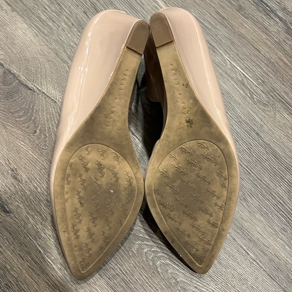 Kelly & Katie Fassi Nude Wedge - Picture 5 of 9